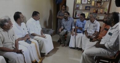 ‘കോണ്‍ഗ്രസാണ് സംരക്ഷിക്കേണ്ടത്, ആവശ്യമെങ്കില്‍ സിപിഐഎം കൂടെ നില്‍ക്കും’; എന്‍എം വിജയന്റെ കുടുംബത്തെ സന്ദര്‍ശിച്ച് എംവി ഗോവിന്ദന്‍